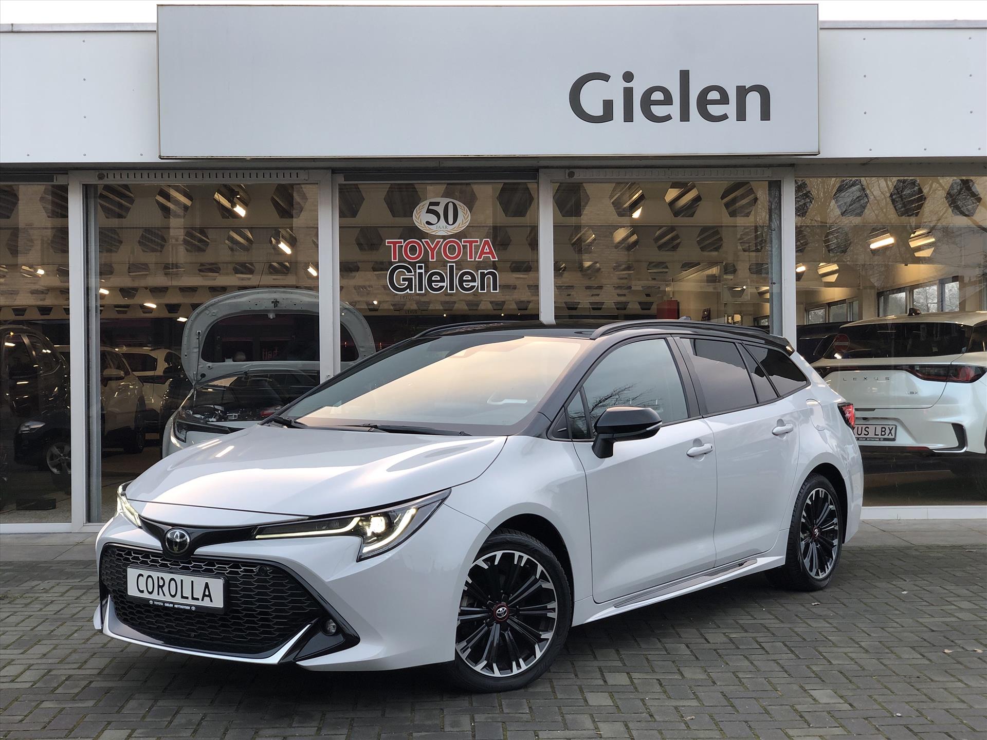 Toyota Corolla Touring Sports 1.8 Hybrid GR Sport | Nieuwe multimedia, Trekhaak, Navigatie, Parkeersensoren, Licht + Regensensor 42318956-0.jpg | Autobedrijf Gielen
