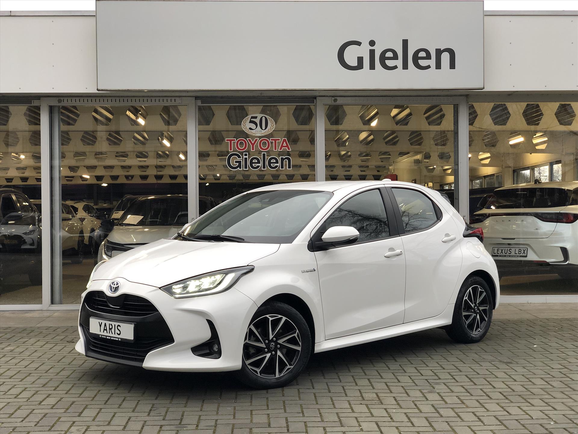 Toyota Yaris 1.5 Hybrid Dynamic | Eerste eigenaar, Apple CarPlay/Android Auto, 16 inch, LED, Parkeercamera, Adaptive cruise control 42333461-0.jpg | Autobedrijf Gielen