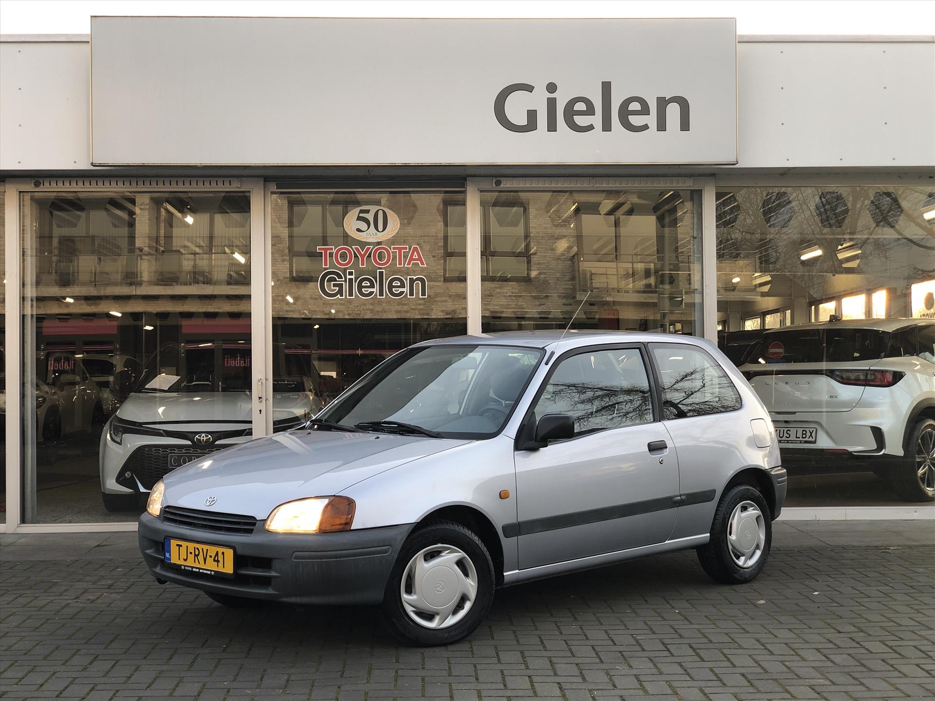 Toyota Starlet 1.3 Automaat XLi GTSi | Weinig KM, Stuurbekrachtiging, Elektrische ramen, All season banden, Perfecte staat, Uniek! 42392367-0.jpg | Autobedrijf Gielen
