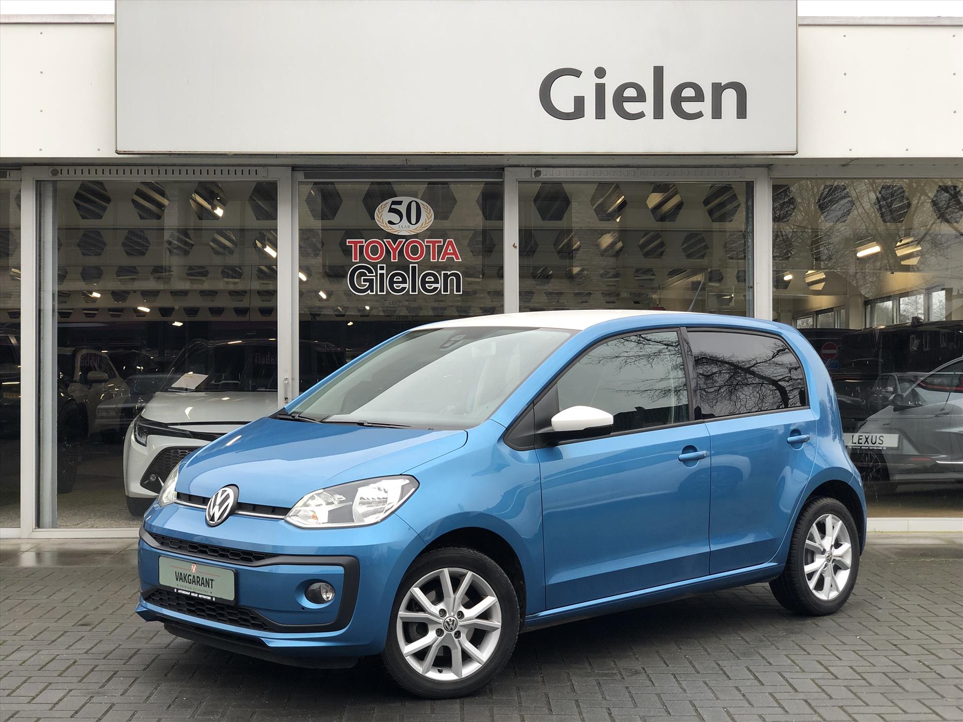 Volkswagen up! 1.0 5-Deurs High up! | Parkeercamera, Cruise control, 16 inch, Climate control, Parkeersensoren 42419500-0.jpg | Autobedrijf Gielen