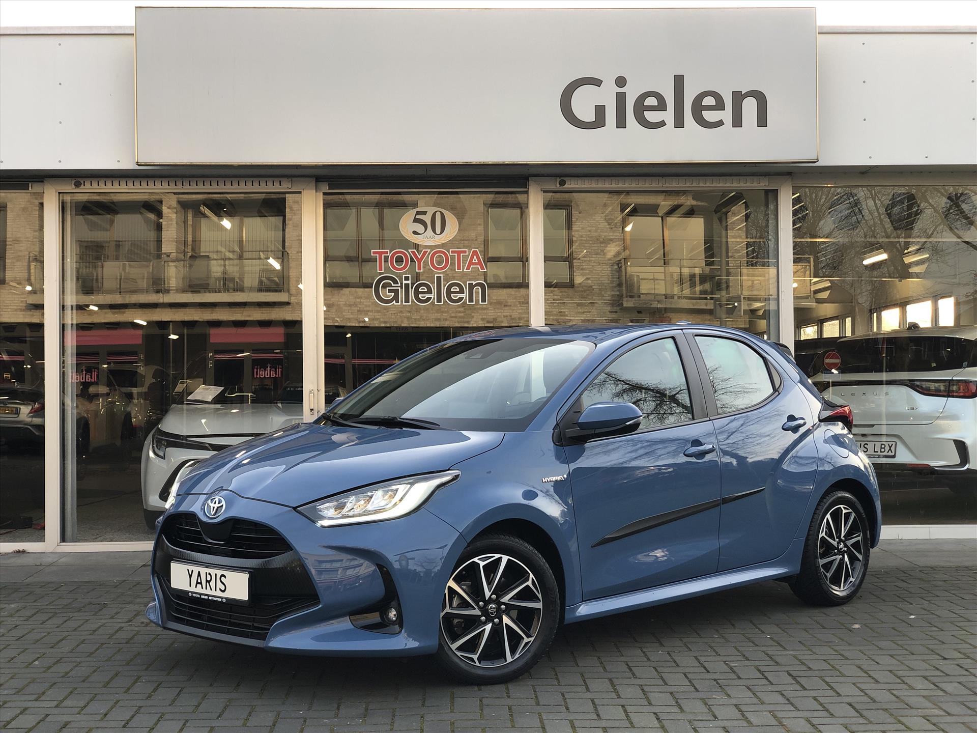 Toyota Yaris 1.5 Hybrid Active Plus | Lichtmetalen velgen, Parkeercamera, Adaptive cruise control, LED, Digitaal Dashboard 42437949-0.jpg | Autobedrijf Gielen