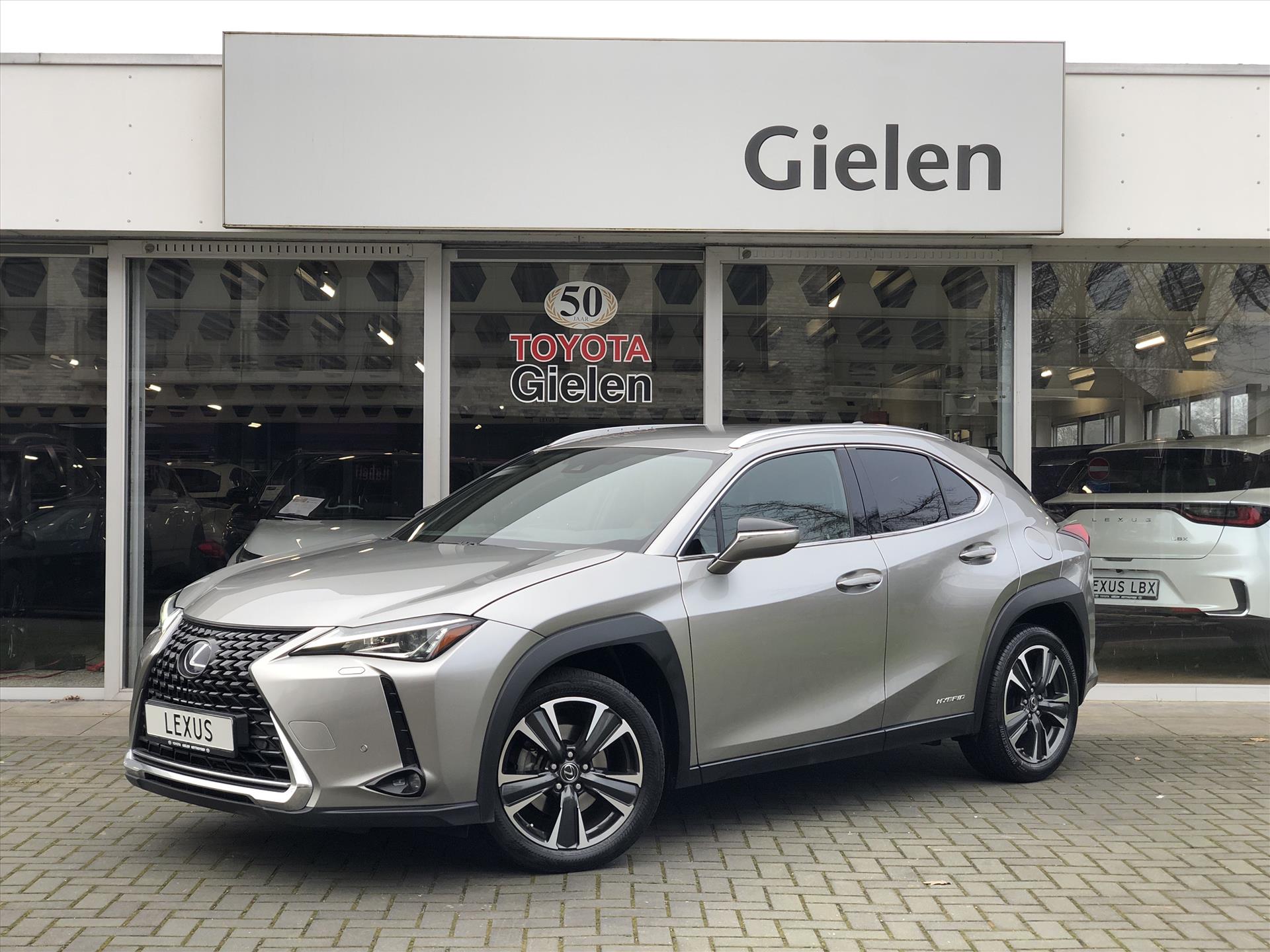 Lexus UX 250h 184pk Preference Line | Trekhaak, Dodehoekherkenning, 18 inch, Leer, Stoelverwarming, Parkeersensoren, Navigatie 42458239-0.jpg | Autobedrijf Gielen