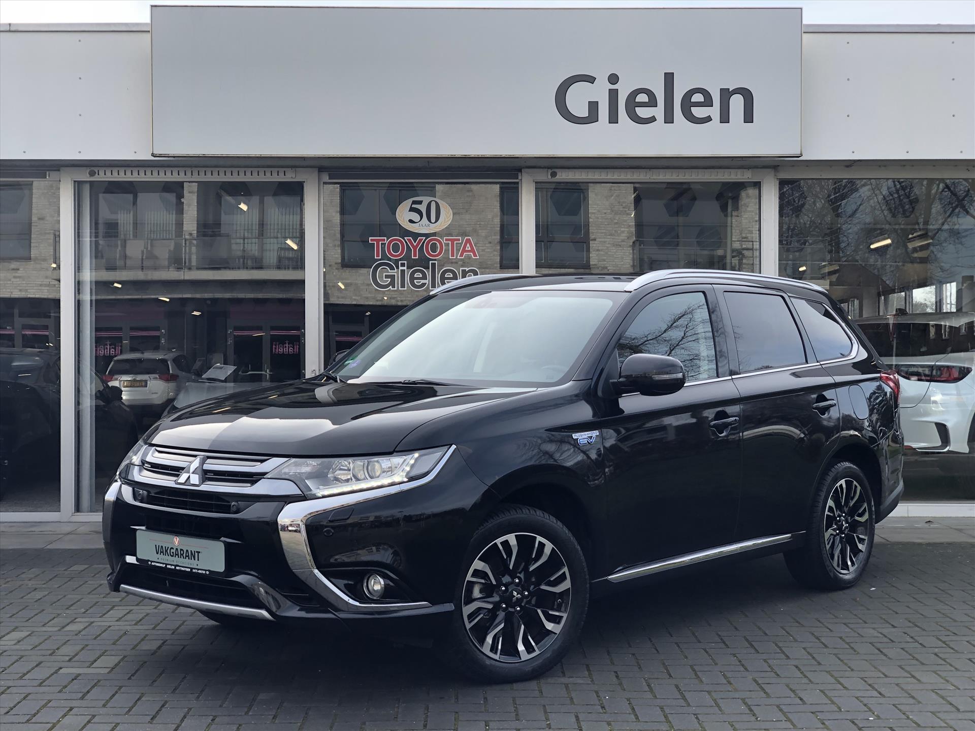 Mitsubishi Outlander 2.0 PHEV 4WD Executive Edition | Trekhaak, Leer, Stoelverwarming, 18 inch, Keyless, Parkeersensoren 42567413-0.jpg | Autobedrijf Gielen