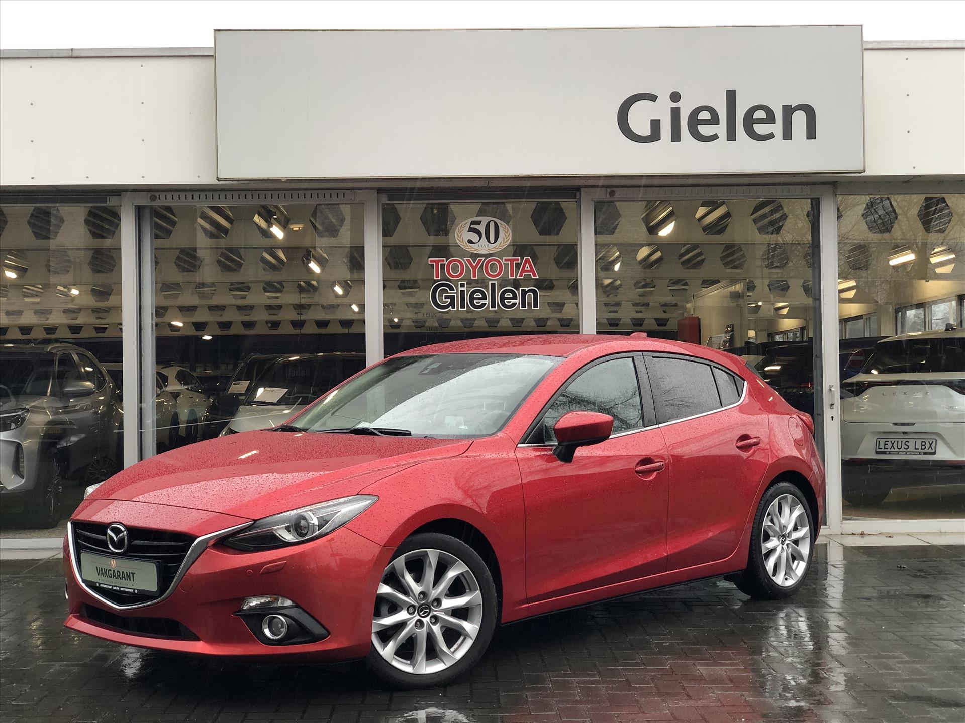 Mazda 3 2.0 Skyactive-G GT-M | Trekhaak, Bose, Stoelverwarming, Leer, Parkeersensoren, Navigatie, Keyless, 2e eigenaar 42583208-0.jpg | Autobedrijf Gielen