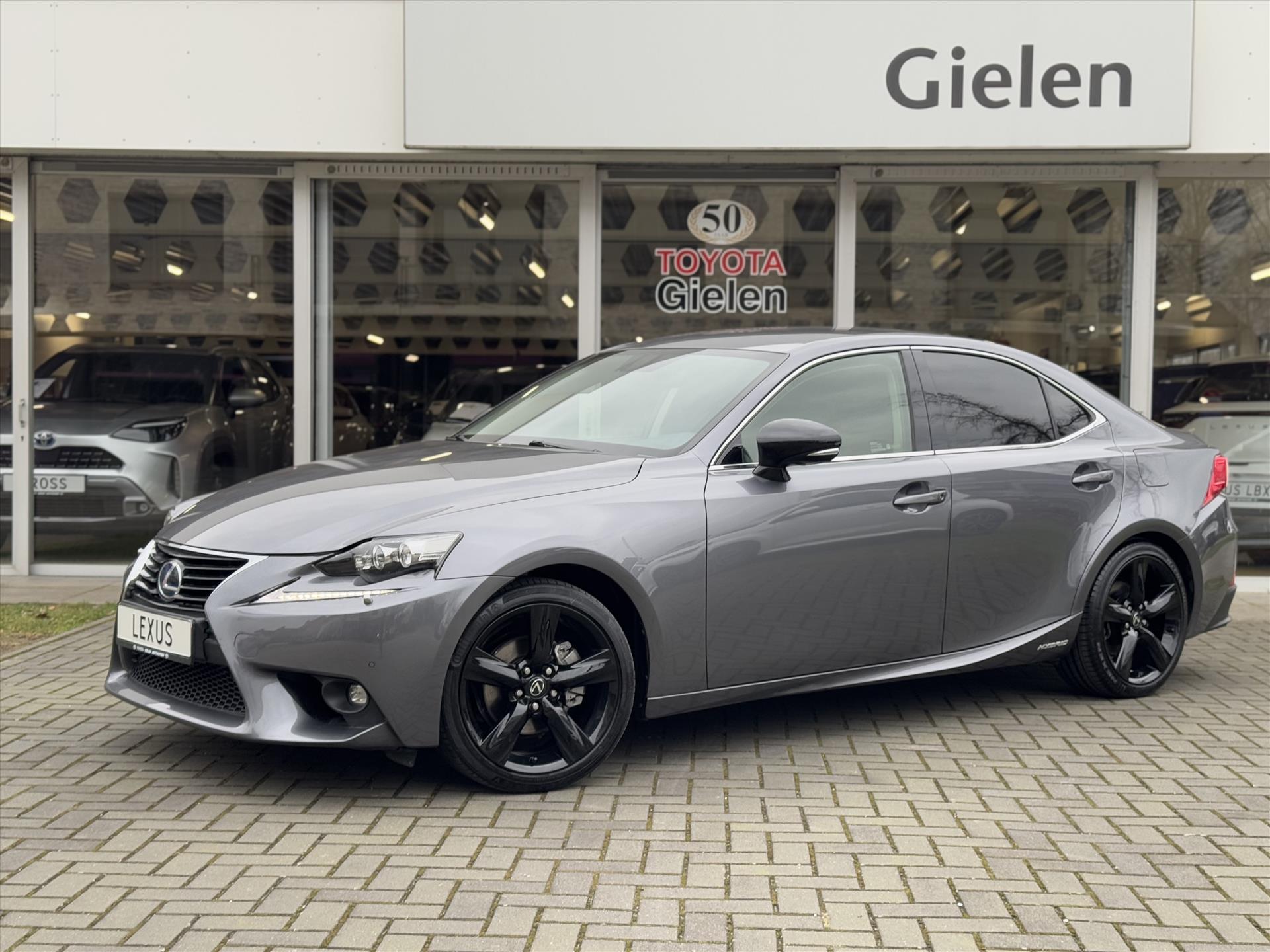 Lexus IS 300h Sport Edition | Navigatie, Stoelverwarming, Parkeersensoren, ASC, Camera, 18 inch, Cruise control 42597573-0.jpg | Autobedrijf Gielen