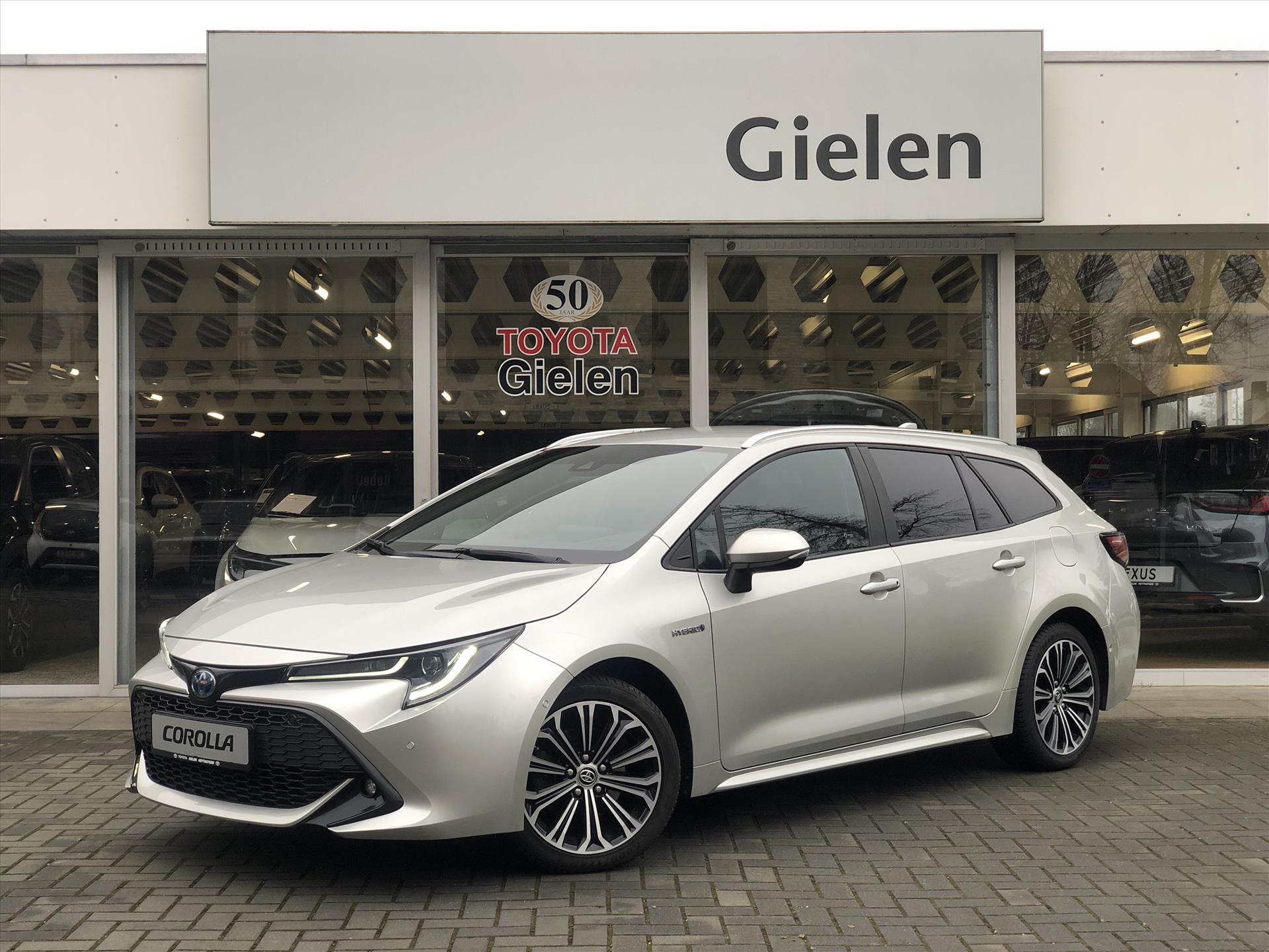 Toyota Corolla Touring Sports 2.0 Hybrid Style | Dodehoekherkenning, Parkeersensoren, Stoel + Stuurverwarming, Keyless 42653975-0.jpg | Autobedrijf Gielen