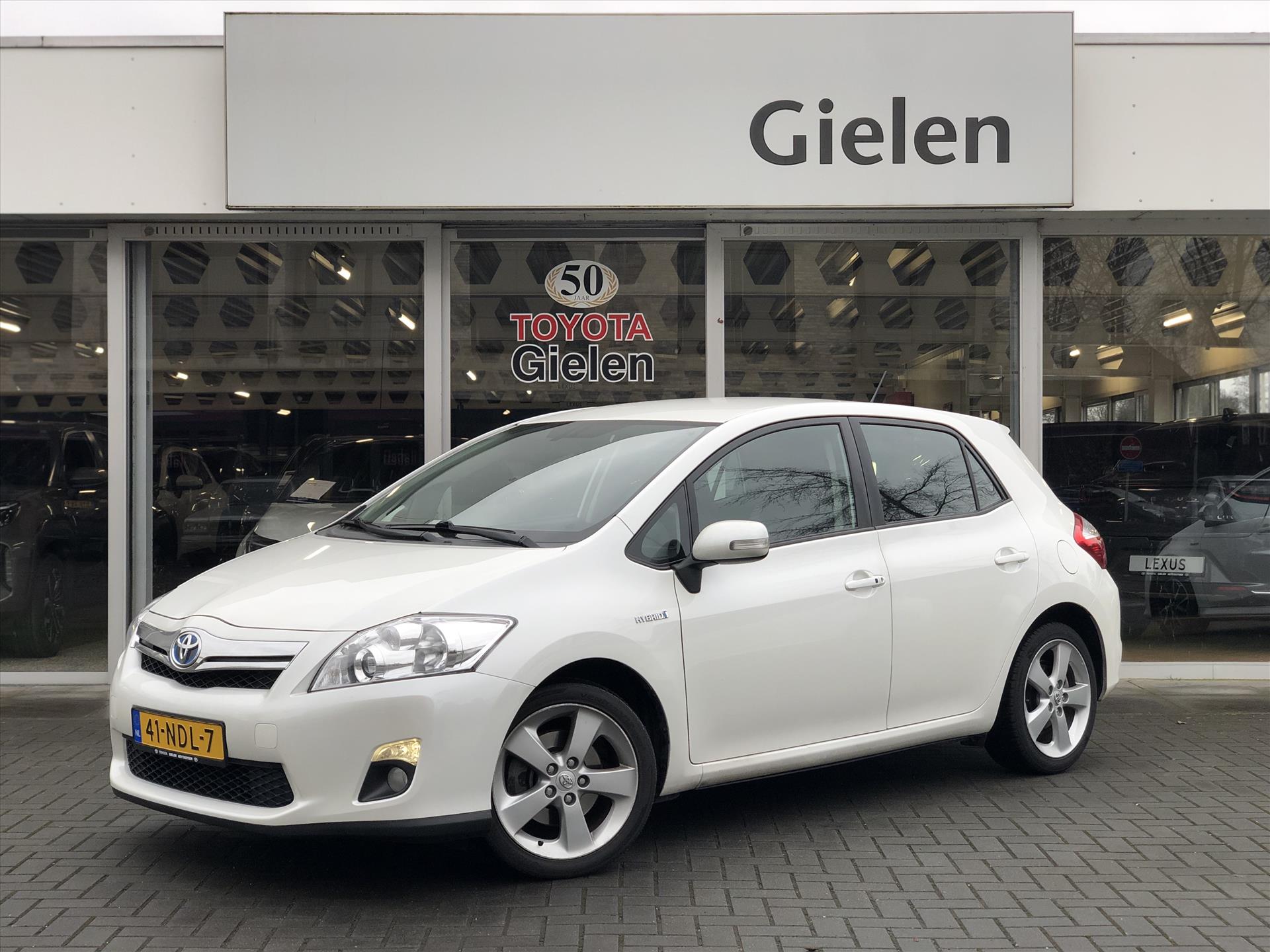 Toyota Auris 1.8 Full Hybrid Executive | Parkeercamera, Keyless, Navigatie, Cruise control, Climate control, 17 inch 42695894-0.jpg | Autobedrijf Gielen