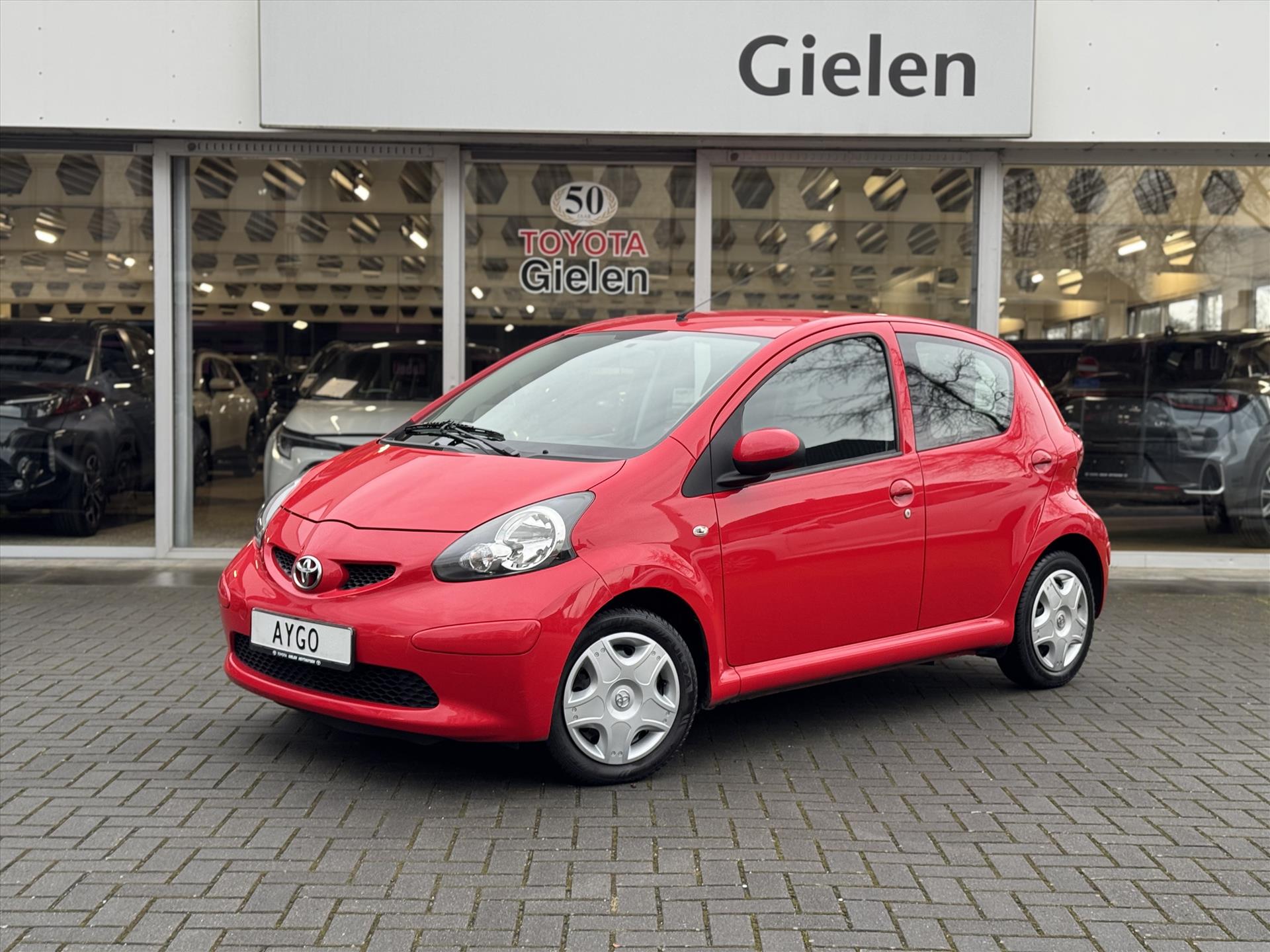 Toyota Aygo 1.0 12V VVT-I 5DRS Plus | Centrale vergrendeling, Elektrische ramen, Radio CD speler 42725682-0.jpg | Autobedrijf Gielen