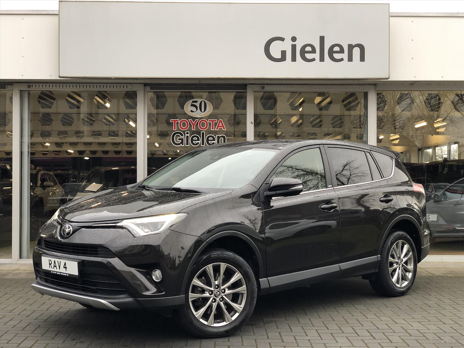 Toyota RAV4 2.0 VVT-i AWD Dynamic | Trekhaak, 18 inch, Keyless, Elektrische achterklep, Parkeersensoren, 4X4, 1.500KG Trekgewicht 42853924-0.jpg | Autobedrijf Gielen