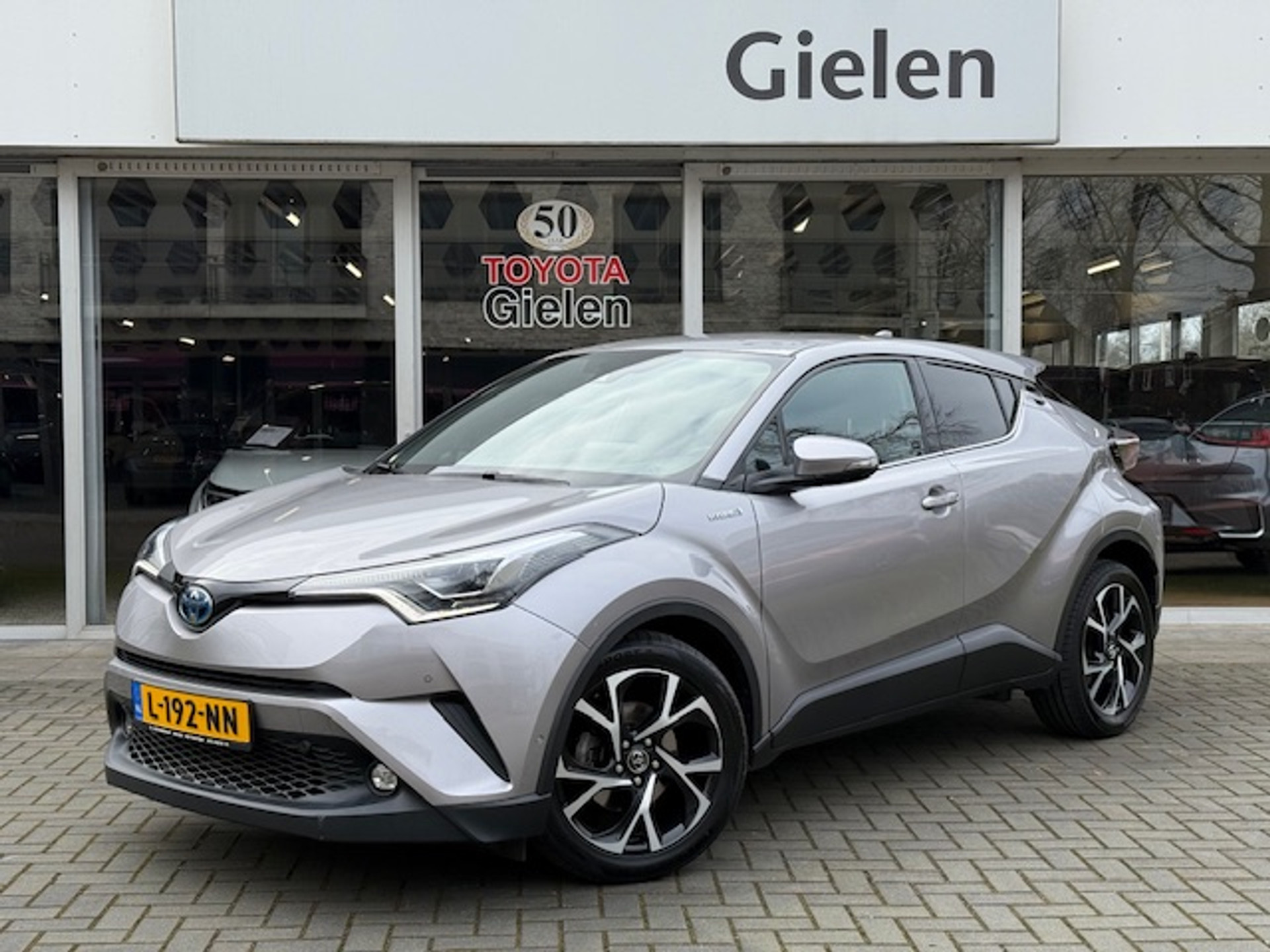 Toyota C-HR 1.8 Hybrid Style | Dodehoekherkenning, Parkeersensoren, Navigatie, Stoel + Stuurverwarming, Keyless, 18 inch 42855260-0.jpg | Autobedrijf Gielen