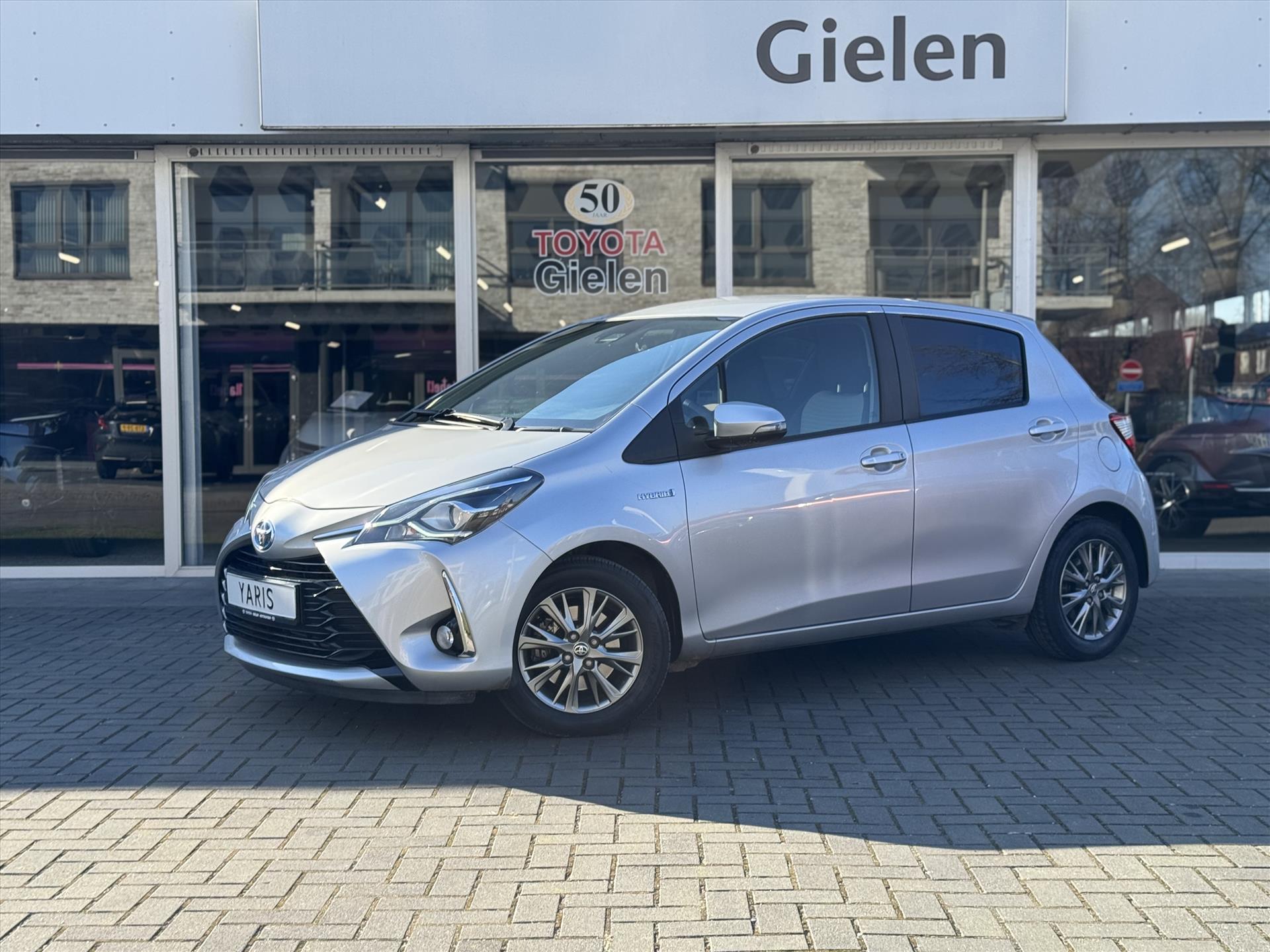 Toyota Yaris 1.5 Hybrid 100pk Dynamic | Navigatie, Lichtmetalen velgen, Cruise control, Climate control, DAB, Parkeercamera, Keyless 42971987-0.jpg | Autobedrijf Gielen
