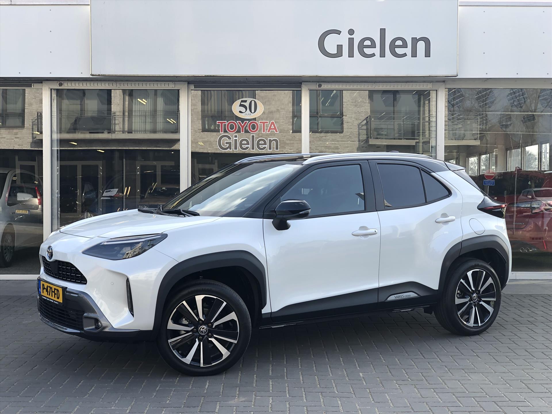 Toyota Yaris Cross 1.5 Hybrid Launch Edition | Trekhaak, Leer, Head up display, Dodehoekherkenning, Stoel + Stuurverwarming, Parkeersensoren 43086028-0.jpg | Autobedrijf Gielen