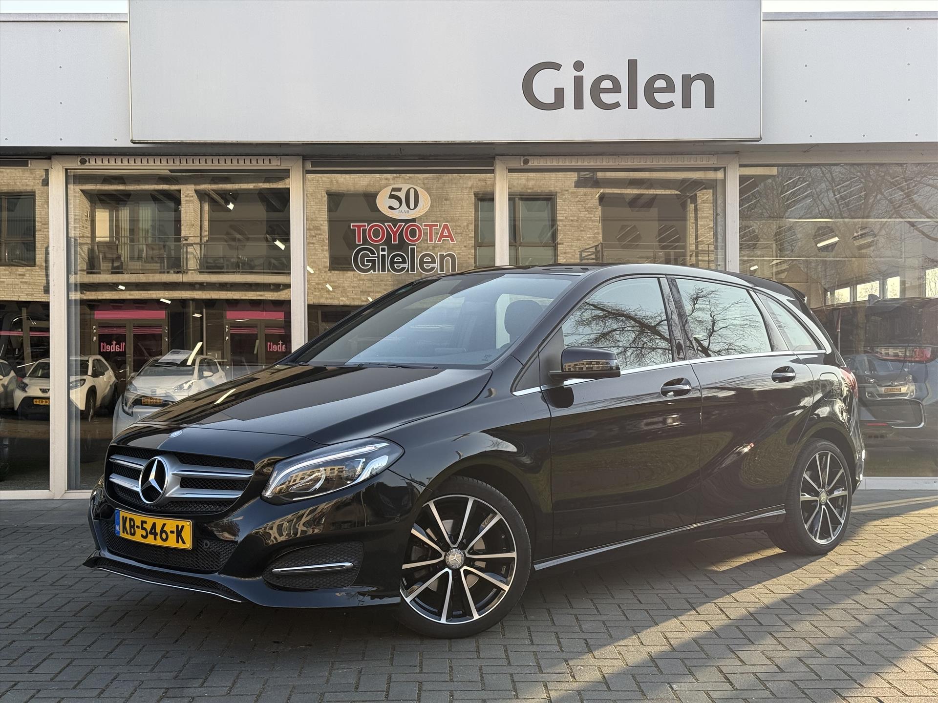 Mercedes-Benz B-Klasse 180 Ambition Urban | Trekhaak, Navigatie, LED, Cruise control, Parkeersensoren, 17 inch, Zeer mooi! 43331562-0.jpg | Autobedrijf Gielen