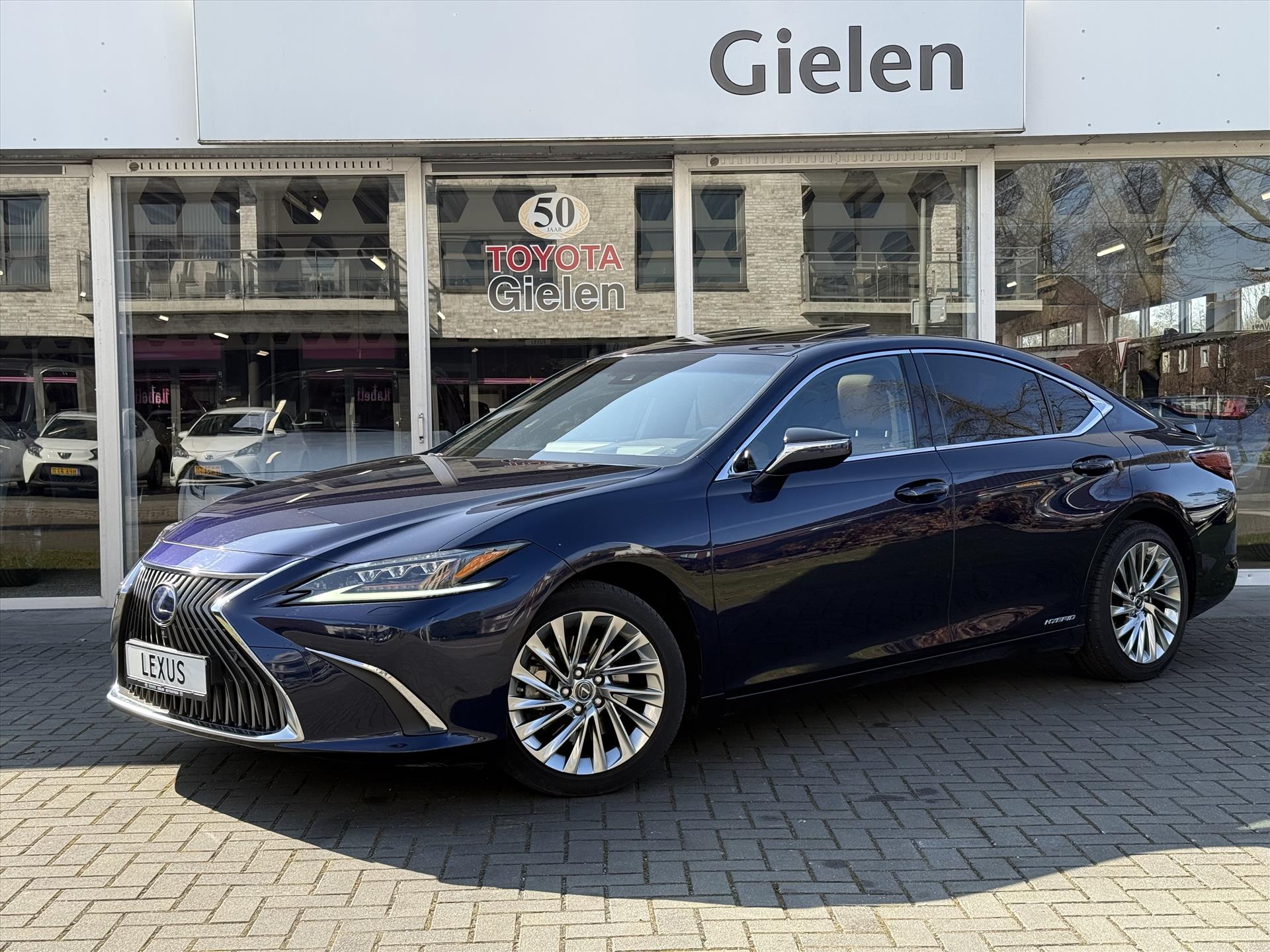 Lexus ES 300h President Line | Eerste eigenaar, Schuifdak, Mark Levinson, 2X Geheugenfunctie, Stoelventilatie, 360 Camera, Stuurverwarmin 43381329-0.jpg | Autobedrijf Gielen