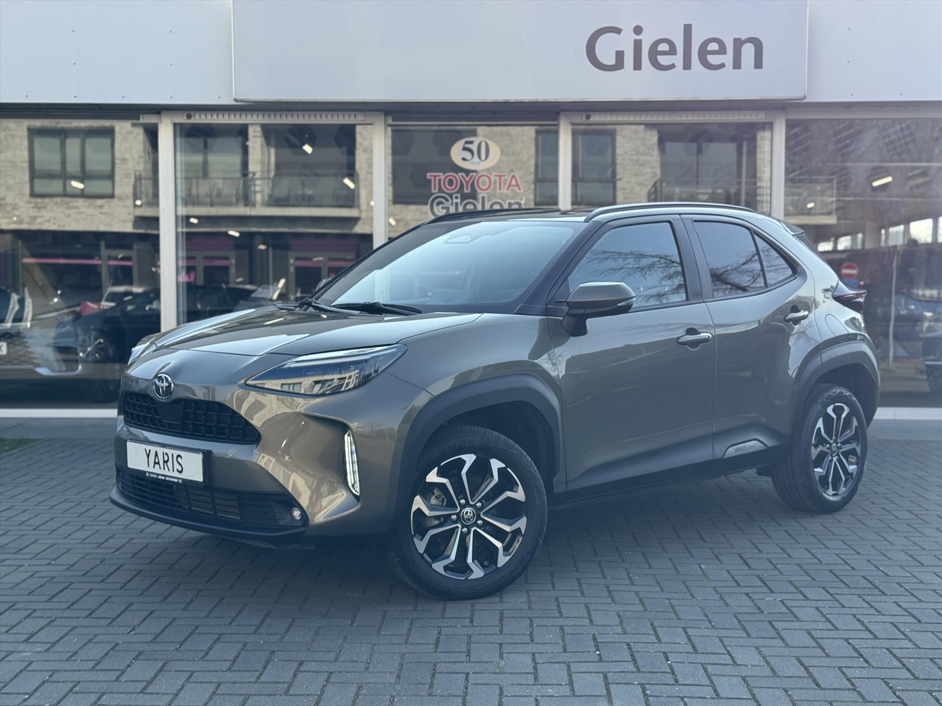 Toyota Yaris Cross 1.5 Hybrid 130pk First Edition Plus | Stoel + Stuurverwarming, Groot scherm, Keyles, 17 inch, Privacy glass 43396652-0.jpg | Autobedrijf Gielen