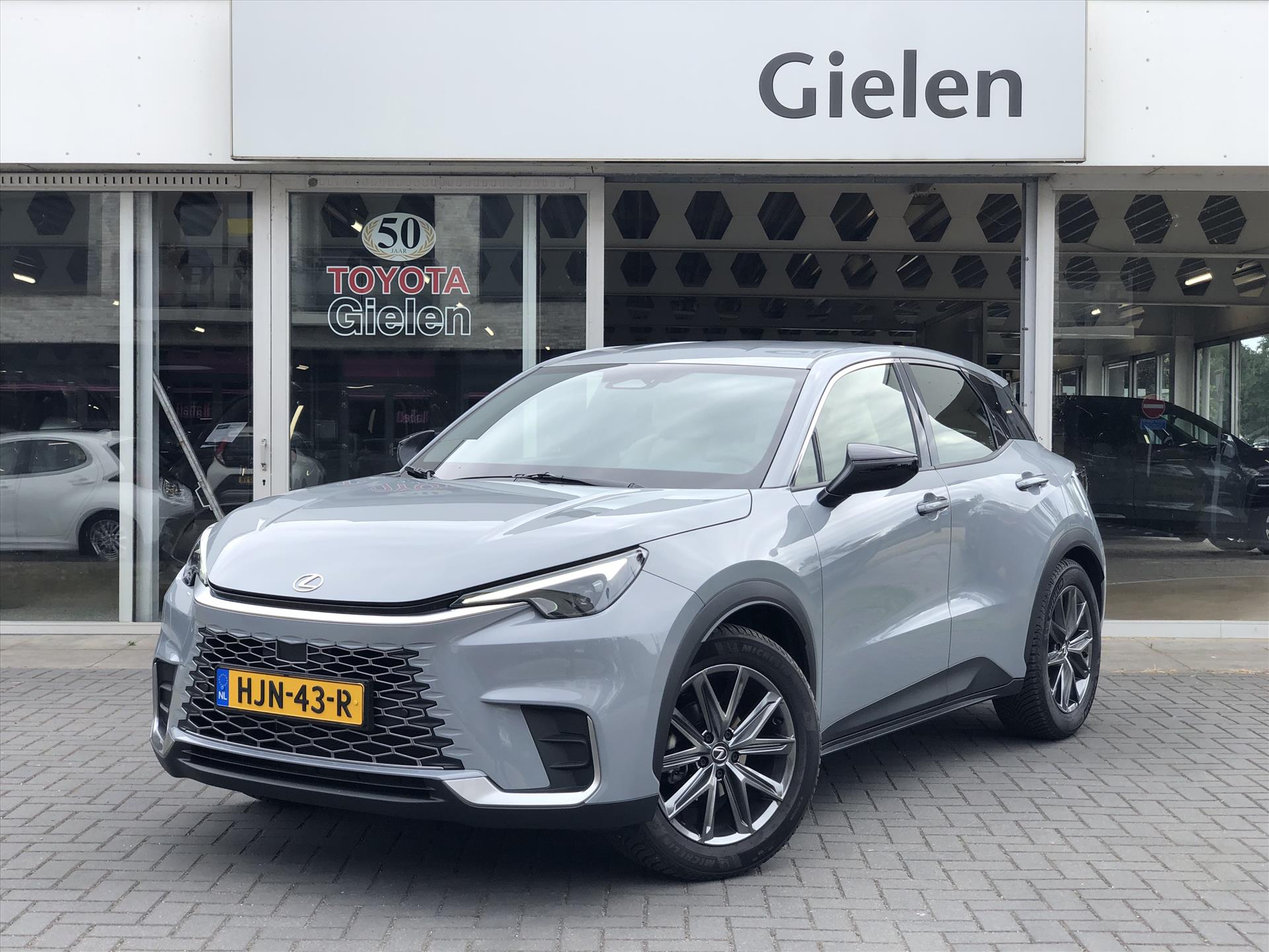 Lexus LBX 1.5 Hybrid Elegant Tech Pack | Leer, Elektrische achterklep, Stoel + Stuurverwarming, Keyless, Dodehoekherkenning 43724595-0.jpg | Autobedrijf Gielen