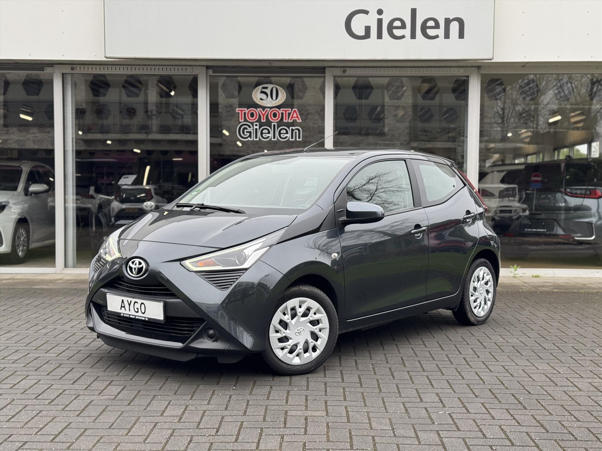 Toyota Aygo 1.0 VVT-i 72pk X-Play | Eerste eigenaar, Apple CarPlay/Android Auto, Parkeercamera, Bluetooth, Stuurbediening 44032616-0.jpg | Autobedrijf Gielen