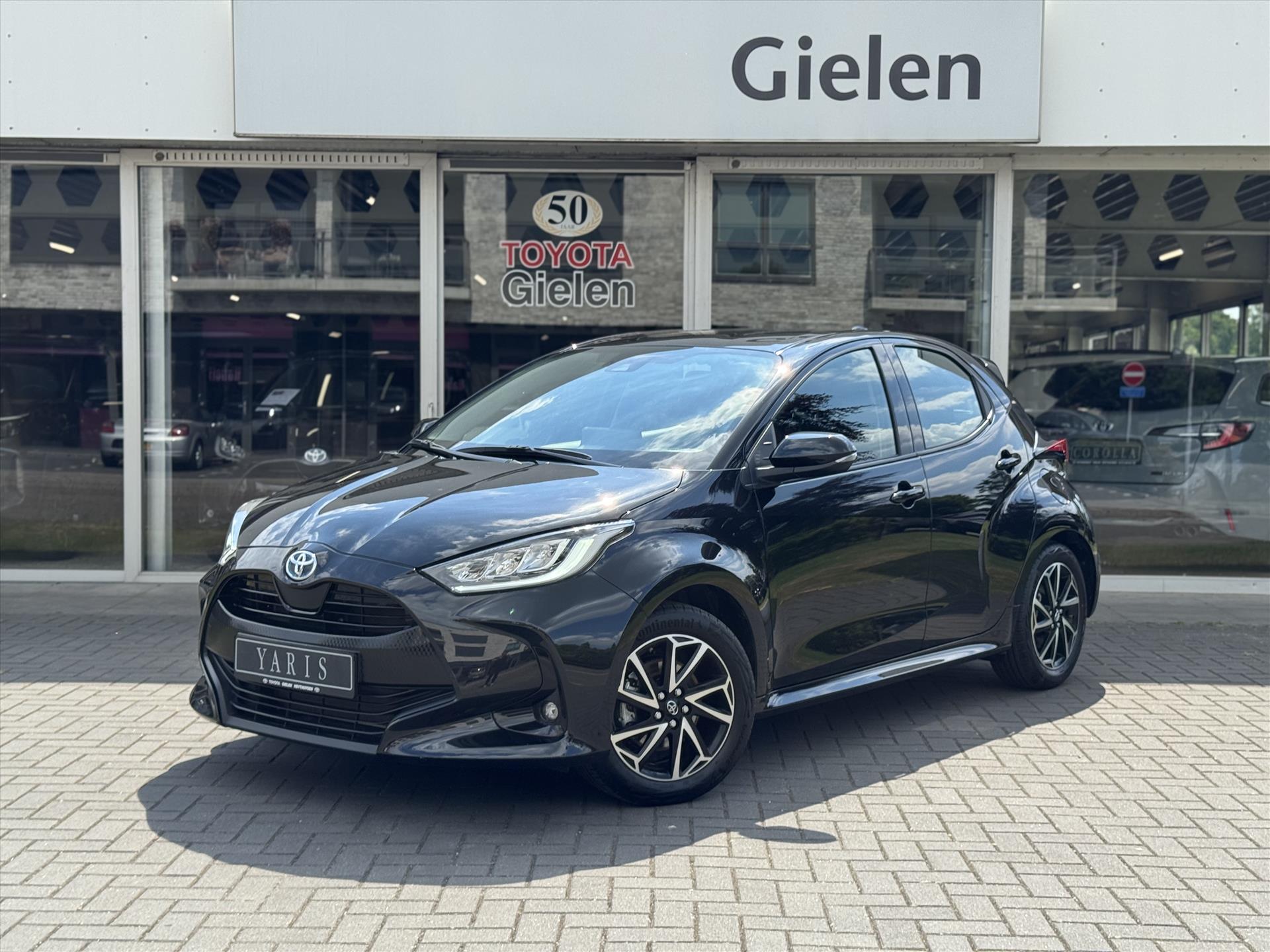 Toyota Yaris 1.5 Hybrid Dynamic Plus | Stoelverwarming, Keyless, LED, Lichtmetalen velgen, Parkeercamera, Adaptive cruise control 44896432-0.jpg | Autobedrijf Gielen