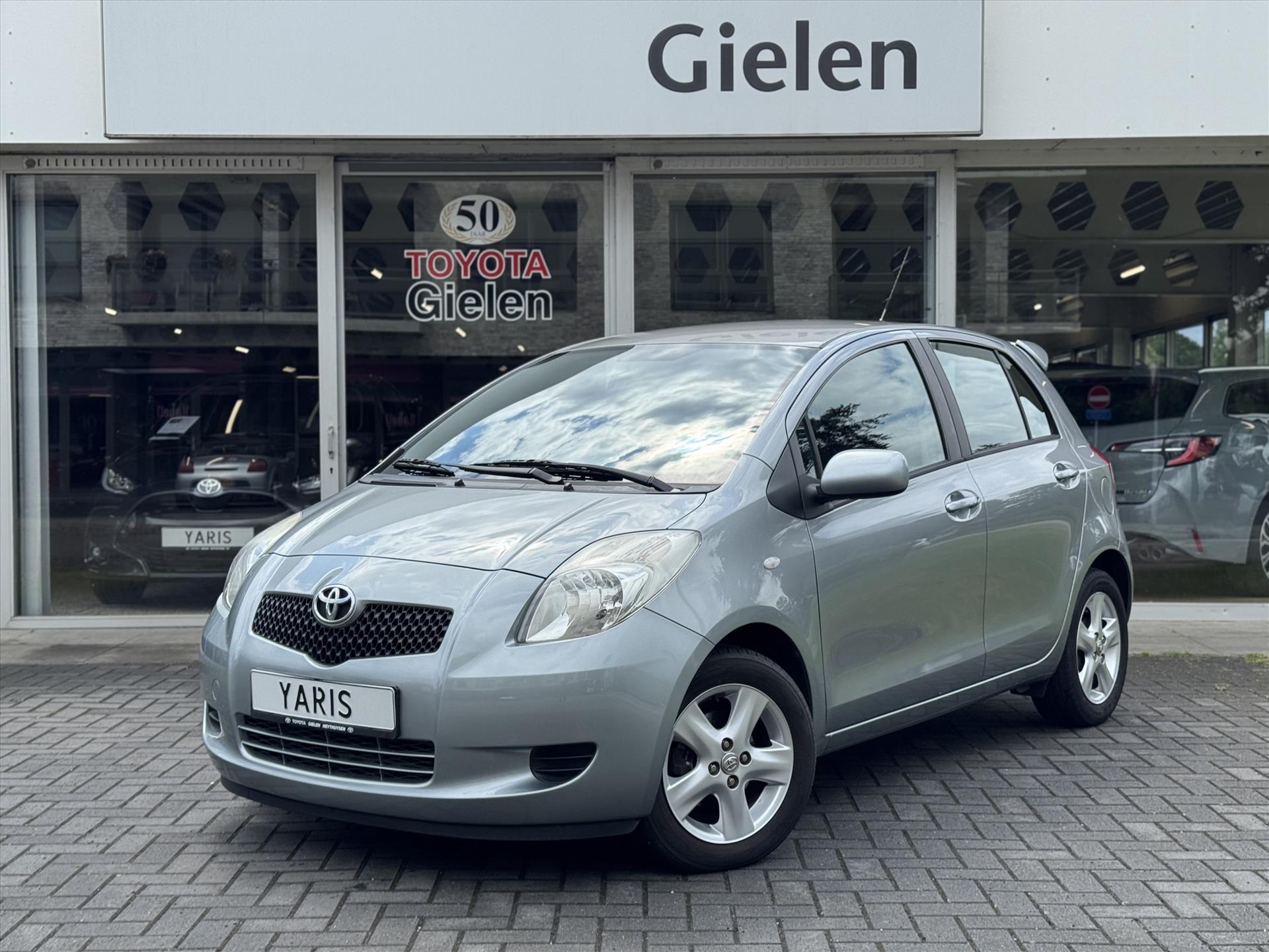 Toyota Yaris 1.3 VVTI 5-DRS Sol | Eerste eigenaar, Airconditioning, Lichtmetalen velgen, Elektrische ramen, Nieuw geleverd + onderhouden 45192600-0.jpg | Autobedrijf Gielen