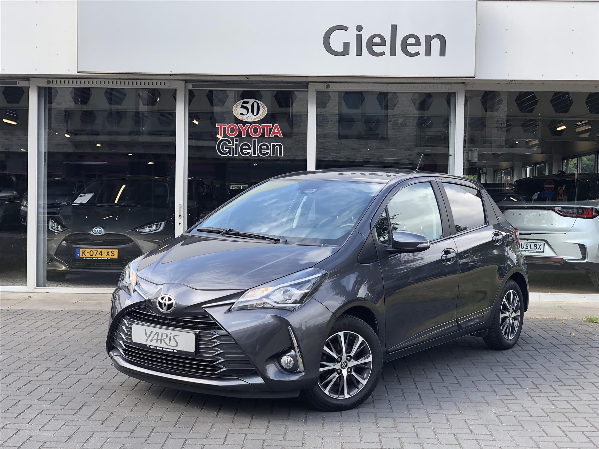 Toyota Yaris 1.5 VVT-i 111pk Y20 | Stoelverwarming, Lichtmetalen velgen, Privacy Glass, Safety sense, Parkeercamera 45970154-0.jpg | Autobedrijf Gielen