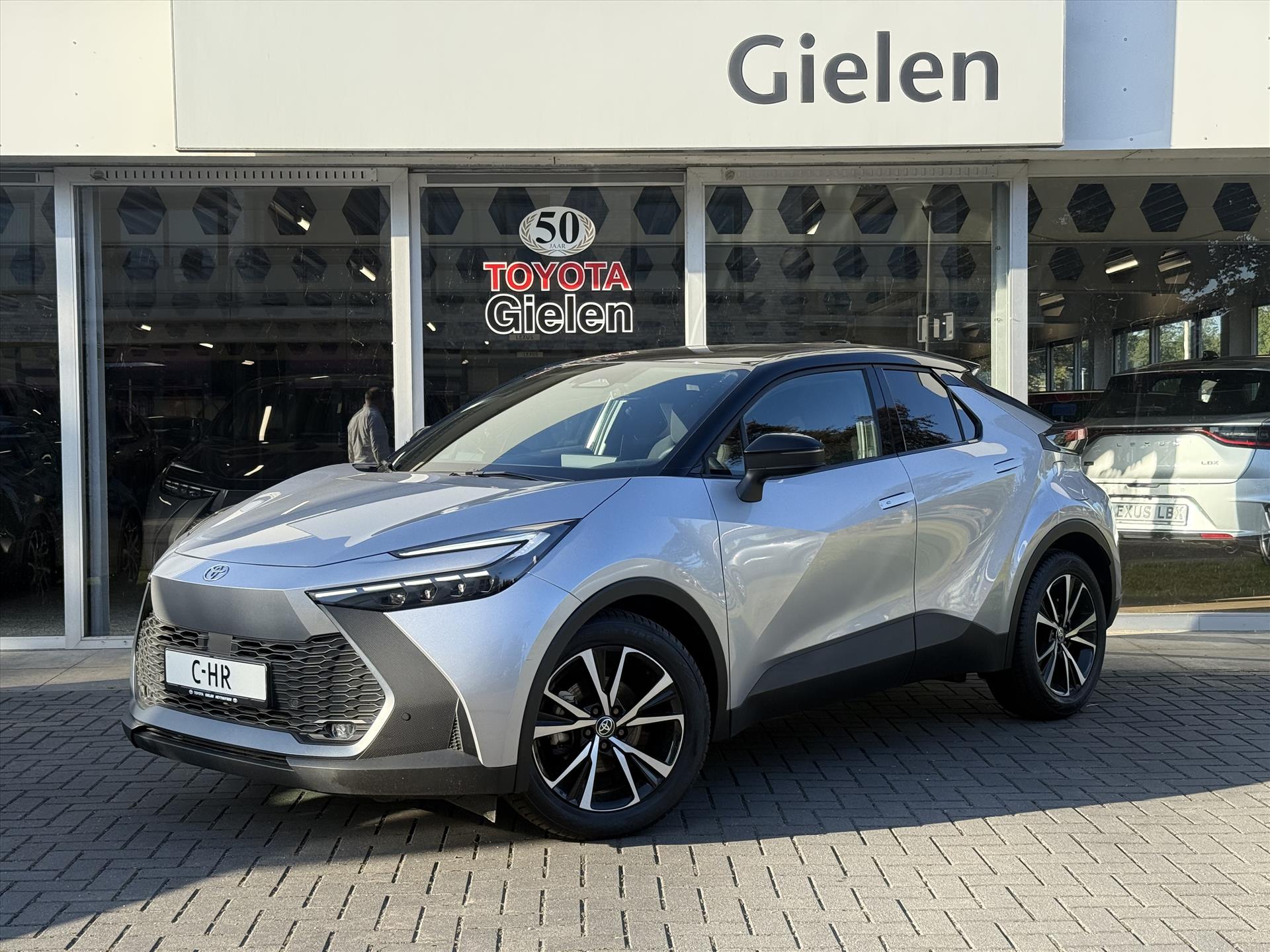 Toyota C-HR 1.8 Hybrid First Edition | Groot scherm, Dodehoekherkenning, Stoel + Stuurverwarming, Elektrische achterklep 47162906-0.jpg | Autobedrijf Gielen