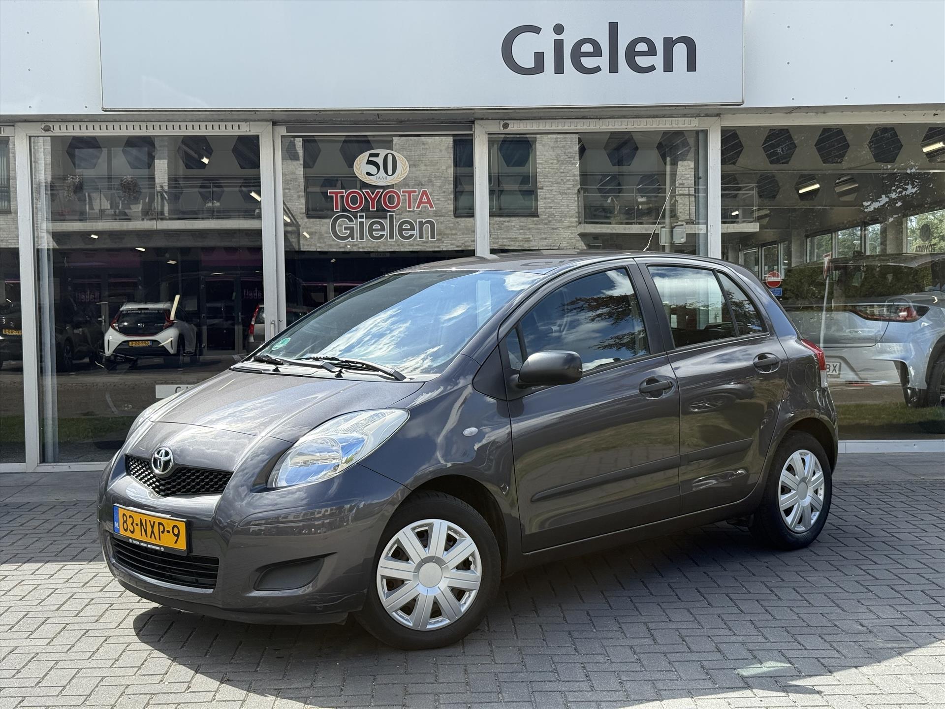 Toyota Yaris 1.3 VVT-I 5DR Comfort | Trekhaak, Airconditioning, Radio/CD-Speler, 6-Bak 47405938-0.jpg | Autobedrijf Gielen