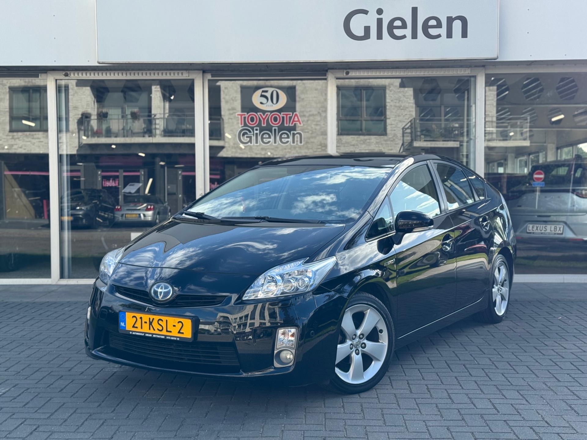 Toyota Prius 1.8 Full Hybrid Executive | Solar Roof, Schuifdak, Leer, JBL, Navigatie, Stoelverwarming, 17 inch, LED, Adaptive cruise control 47543003-0.jpg | Autobedrijf Gielen