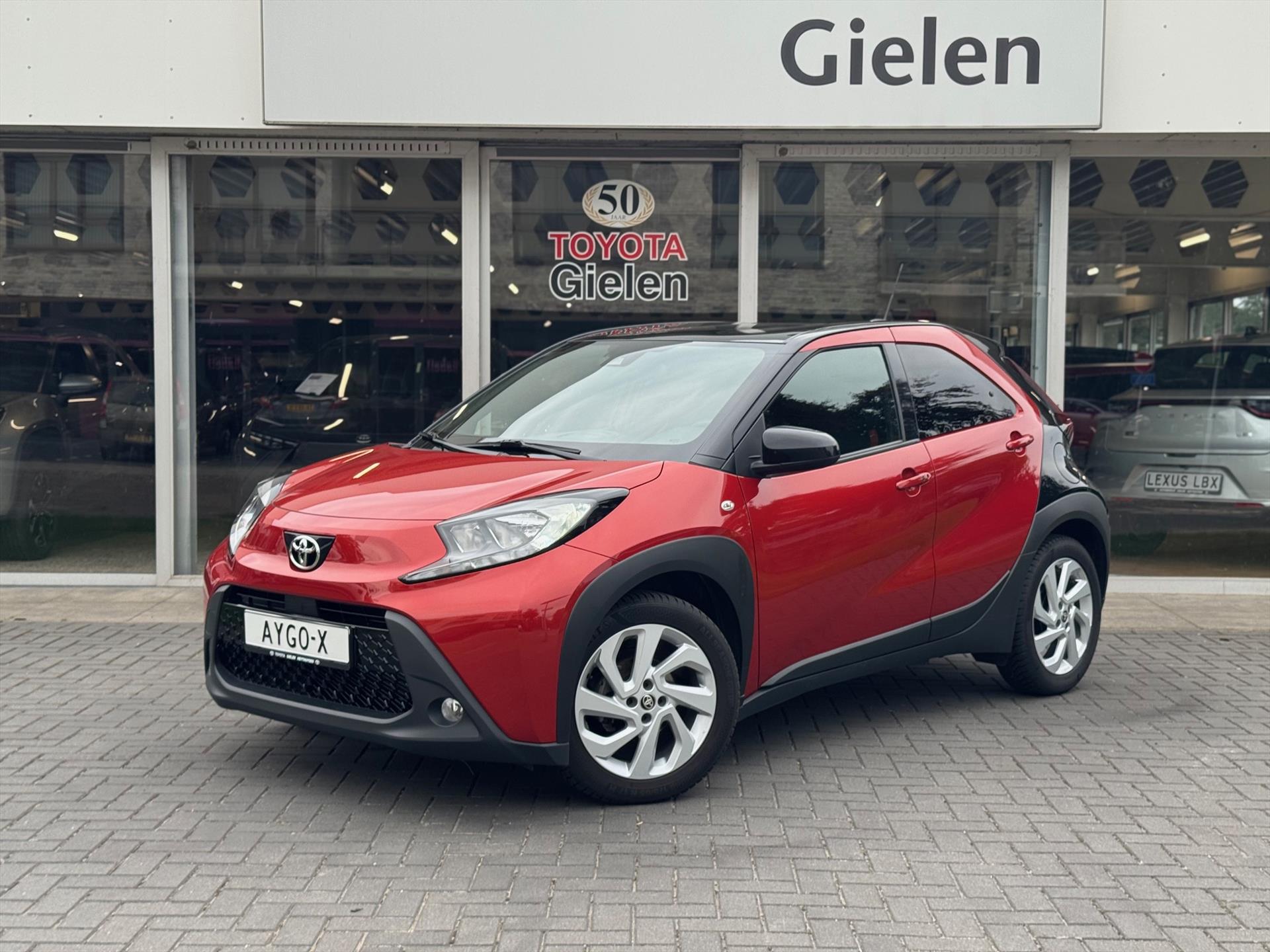 Toyota Aygo X 1.0 VVT-i Pulse Plus Bi-Tone | Keyless, Stoelverwarming, Apple CarPlay/Android Auto, Privacy glass 47661226-0.jpg | Autobedrijf Gielen