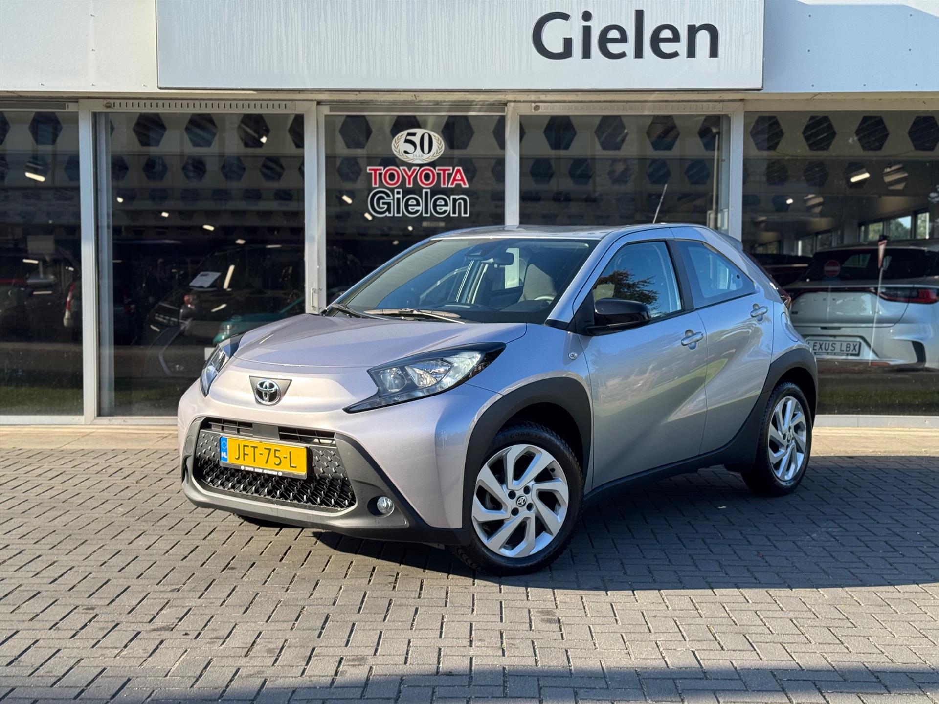 Toyota Aygo X 1.0 VVT-i First automaat | Lichtmetalen velgen, Airconditioning, Apple CarPlay/Android auto, Licht + Regensensor 47752529-0.jpg | Autobedrijf Gielen