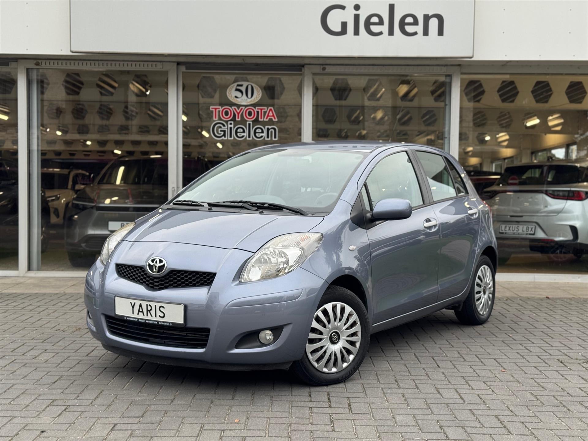 Toyota Yaris 1.3 VVT-i Automaat 5D Aspiration | 2e eigenaar, Parkeersensoren, Climate control, Elektrische ramen, Centrale deurvergrendeling 48292666-0.jpg | Autobedrijf Gielen