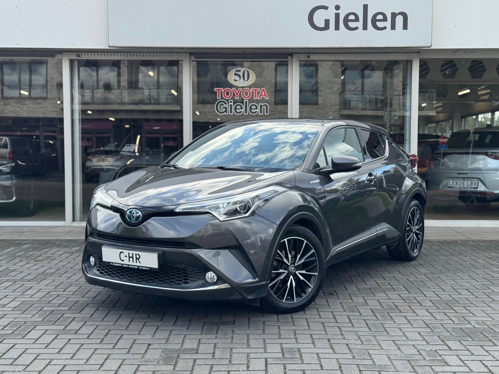 Toyota C-HR 1.8 Hybrid First Edition | Eerste eigenaar, Trekhaak, JBL, Stoelverwarming, 18 inch, Keyless, Chroom pakket, Nieuw geleverd! 48480024-0.jpg | Autobedrijf Gielen