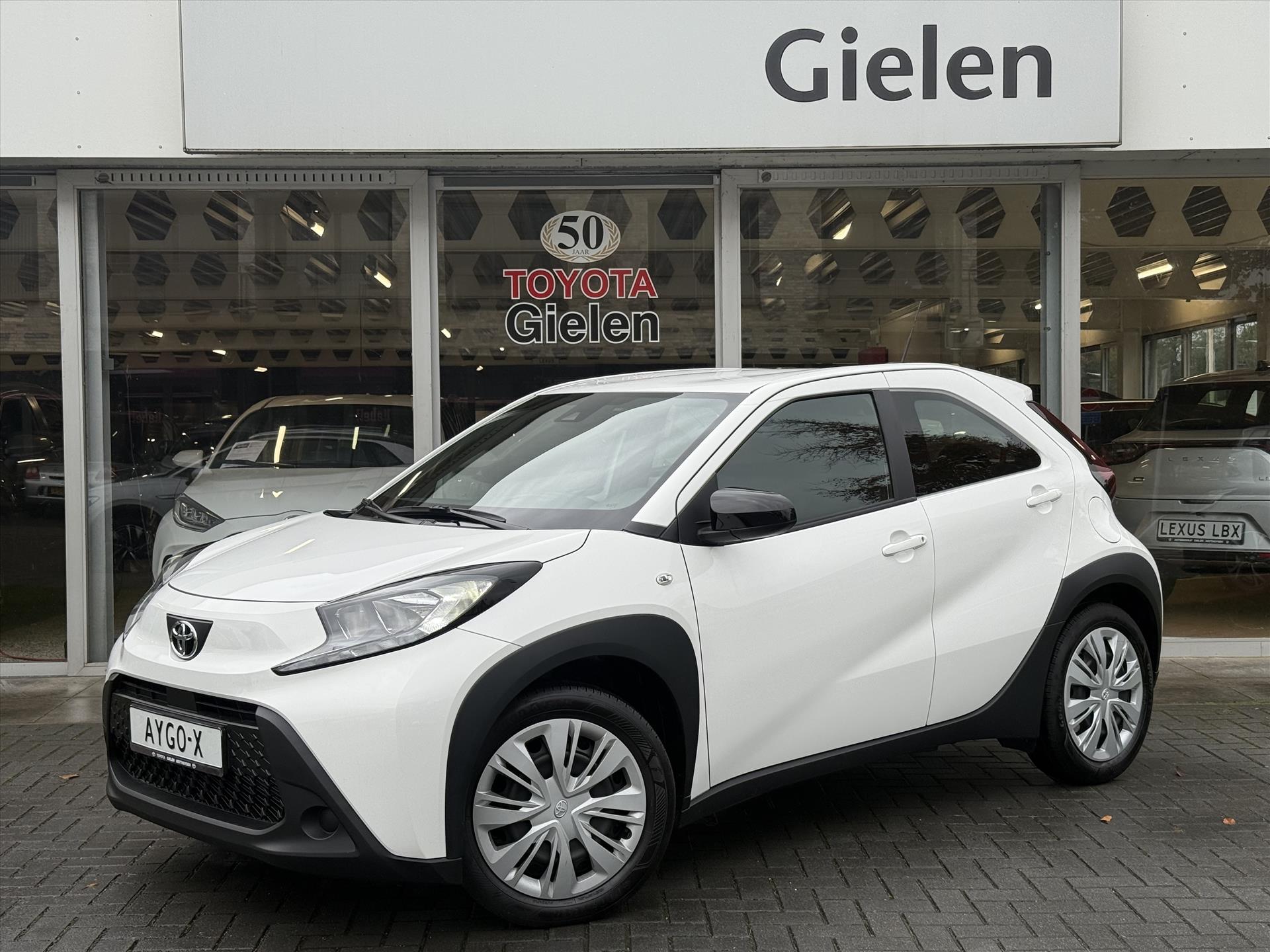 Toyota Aygo X 1.0 VVT-i MT Play | Eerste eigenaar, Apple CarPlay/Android Auto, Parkeercamera, Airconditioning, BTW Auto 48673542-0.jpg | Autobedrijf Gielen