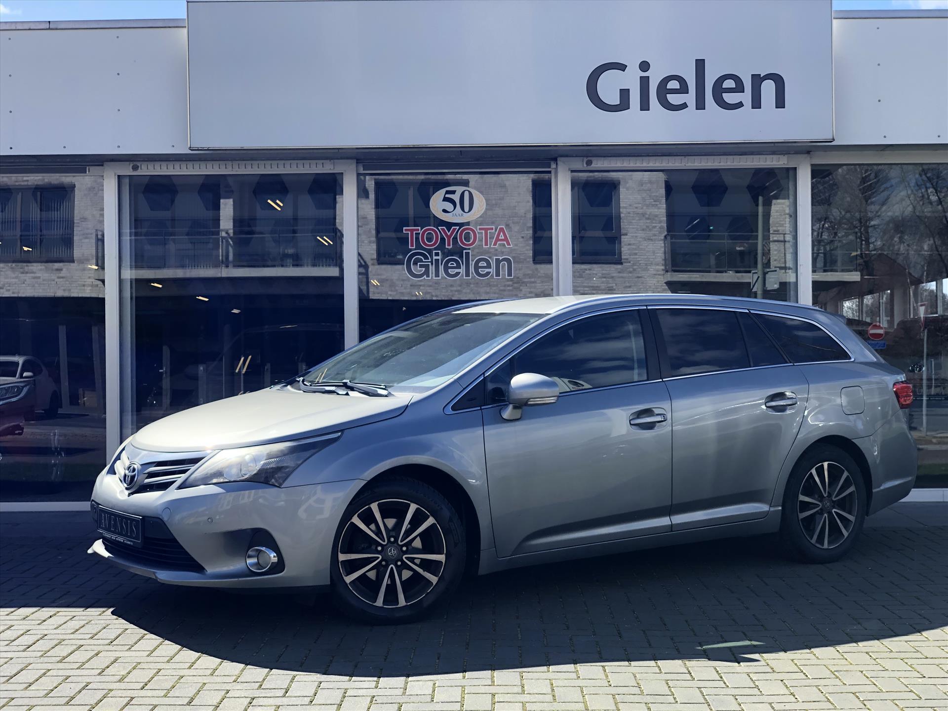 Toyota Avensis 1.8 VVT-i 147pk Dynamic Business | Trekhaak, Navigatie, Parkeersensoren, Camera, Cruise control, Half leer, Stoelverwarming 48860932-0.jpg | Autobedrijf Gielen