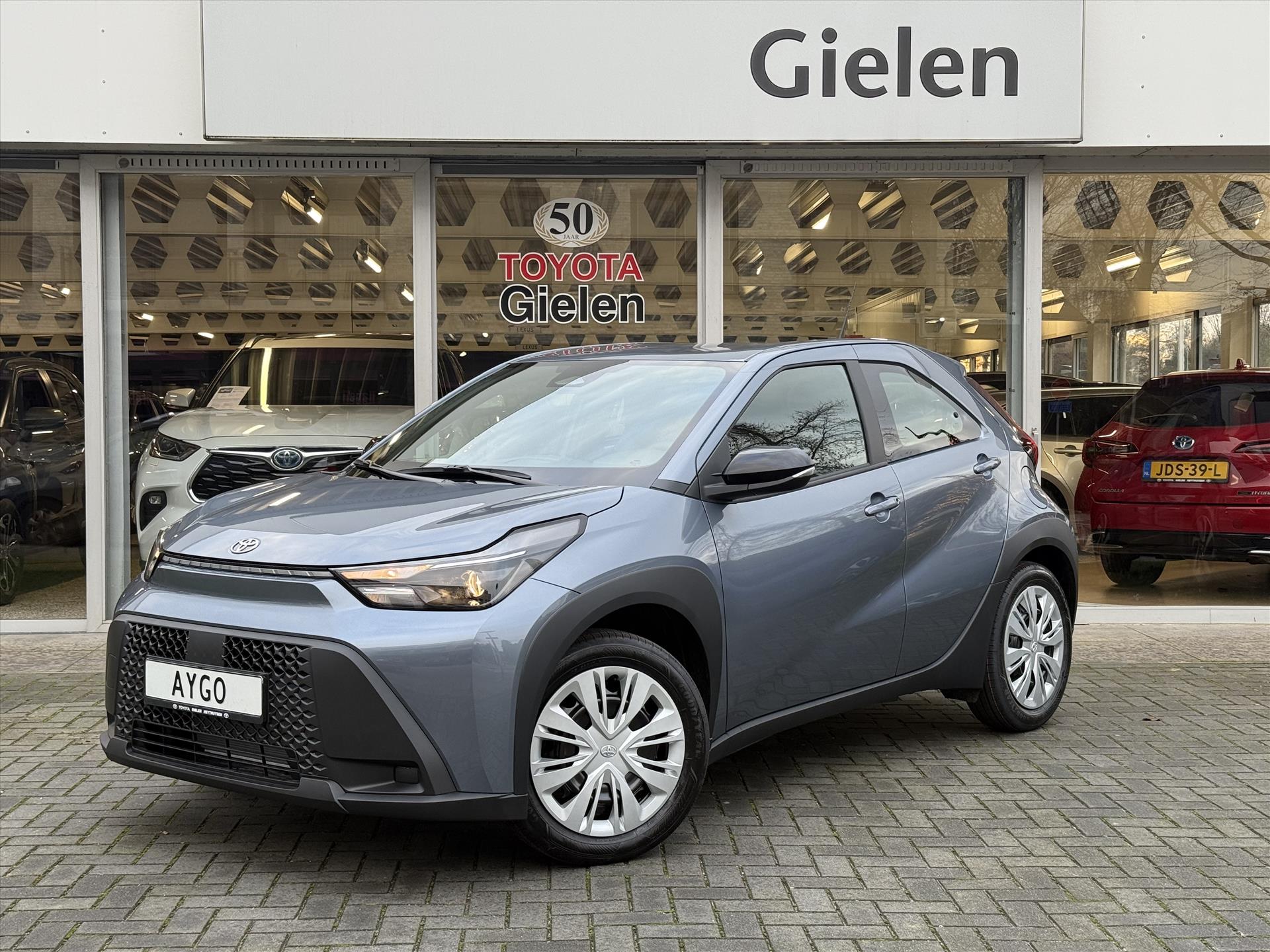 Toyota Aygo X 1.5 Hybrid Play | Celestite grey, Apple CarPlay/Android Auto, Parkeercamera, Adaptive cruise control 50192747-0.jpg | Autobedrijf Gielen