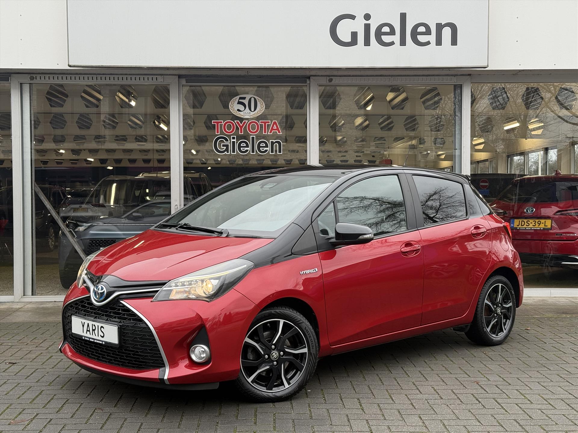 Toyota Yaris 1.5 Full Hybrid Bi-Tone Plus | Navigatie, Stoelverwarming, Keyless, 16 inch, Privacy Glass, Safety sense, Cruise control 50548355-0.jpg | Autobedrijf Gielen
